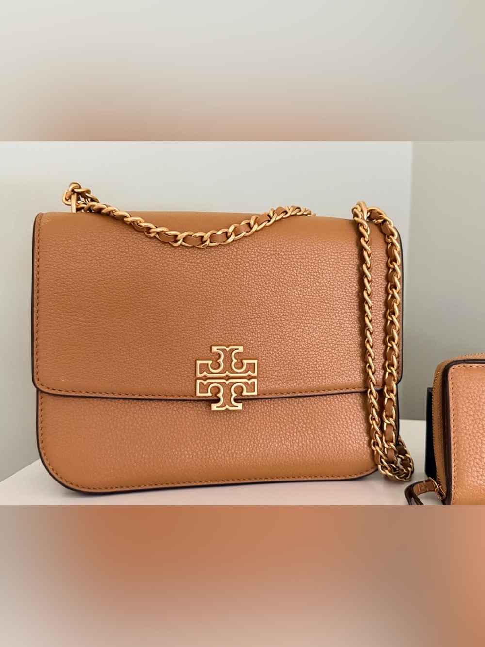 Tory Burch Tan Leather Britten Chain Shoulder Bag with Matching Wallet - Picture 2 of 16